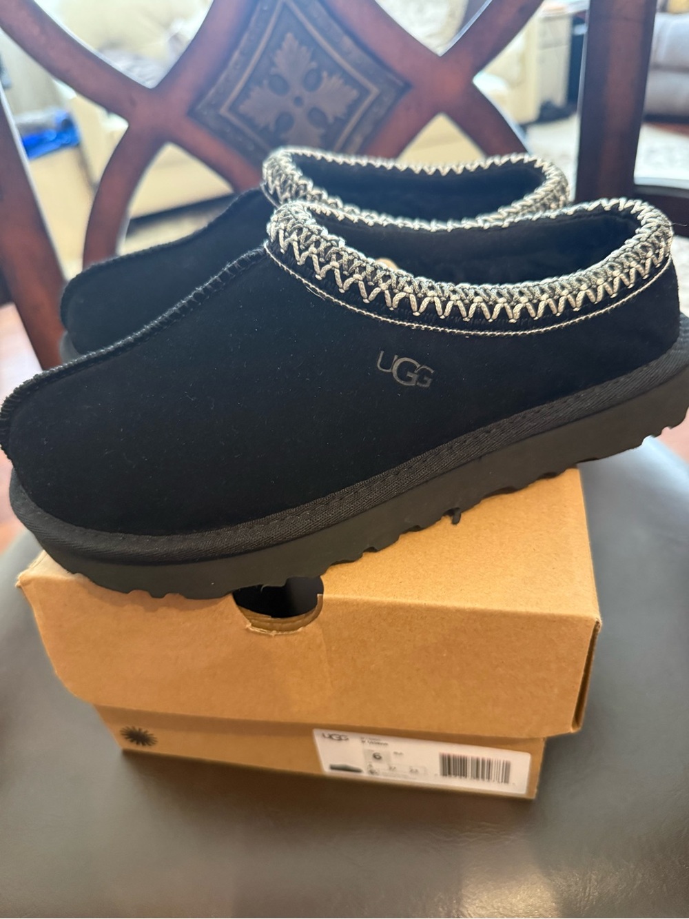 Ugg Tasman black brand new 6